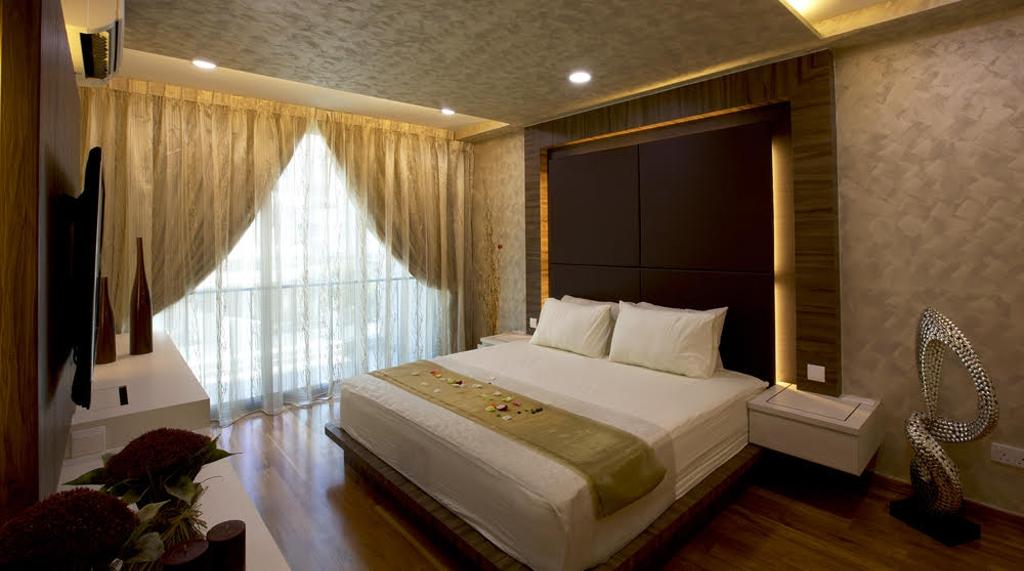 Modern, Landed, Bedroom, Jalan Kechubong, Interior Designer, Yujia Concept Decor, Traditional, Bed Feature Wall, Carpentry, Sling Curtain, Downlights, False Ceiling, Built In Drawer, Abstract Sculpture, Wallpaper, Wooden Flooring, Decoration, Classy, King Size Bed, Cozy, Cosy, Recessed Lights, Wooden Floor, Contemporary Bedroom, Feature Wall