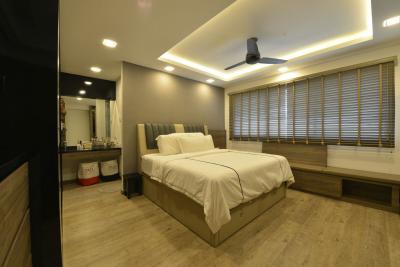 Serangoon, Earth Interior Design, , Bedroom, , Wooden Floor, King Size Bed, Mini Ceiling Fan, Coffered Ceiling, Recessed Lights, Hidden Interior Lights, Roll Up Down Curtain, Cozy, Cosy, Contemporary Bedroom, Lighting, Bed, Furniture, Couch