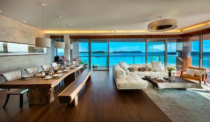 akihaus-Oceanfront-living-dining-room-1