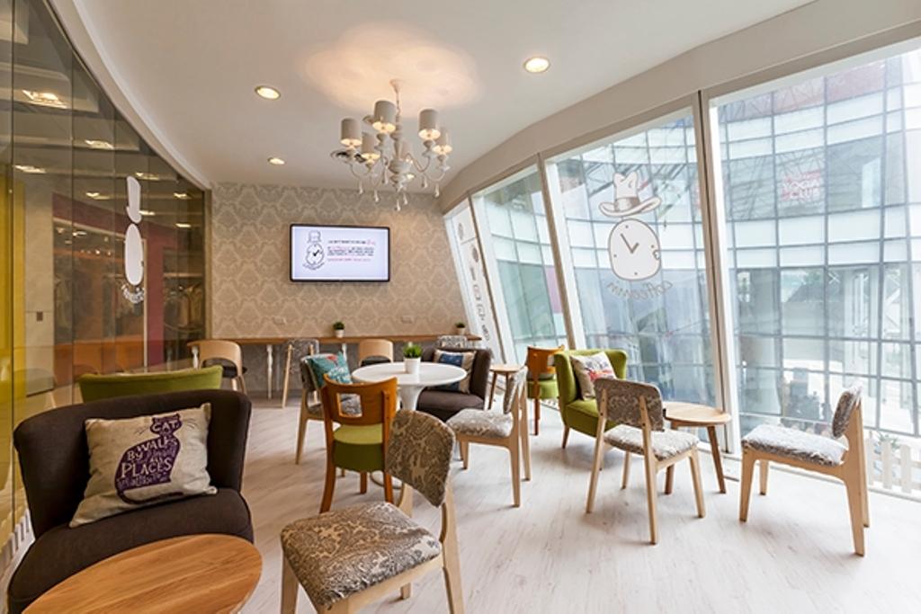 Central Cafe, Commercial, Interior Designer, The Interior Lab, Modern, Full Length Glass Window, Printed Chair, Hanging Light, Chandelier, Recessed Lights, Wooden Flooring, Wooden Floor, Black Armchair, Chair, Furniture, Dining Room, Indoors, Interior Design, Room, Dining Table, Table