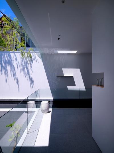 Ontario, Ministry of Design, , , Small Pond, White Wall, Glass Barricade, White Ceiling