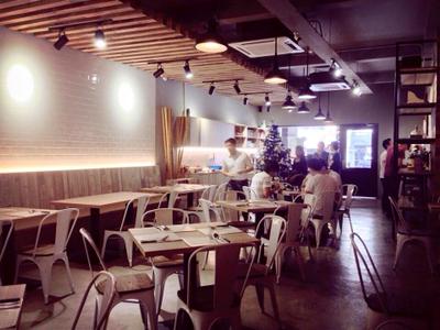 3 Bags Full Cafe @ Kota Damansara, MLA Design, Industrial, Commercial, Cafe, Wooden Beam, Exposed Ceiling, Dining Table, Dining Chairs, Metal Dining Chairs, Wooden Paneling, Hanging Lamps, Pendant Lamps, Black Track Lights, Furniture, Table, Restaurant