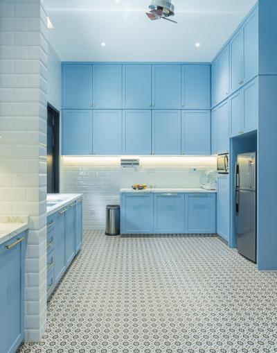Kota Kemuning, A Moxie Associates Sdn Bhd, Transitional, Eclectic, Kitchen, Landed, Graphic Tiles, Blue Cabinet, High Ceiling