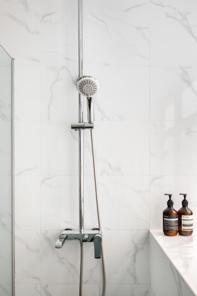 The Calrose, Anhans Interior Design, Contemporary, Bathroom, Condo, Marble, White