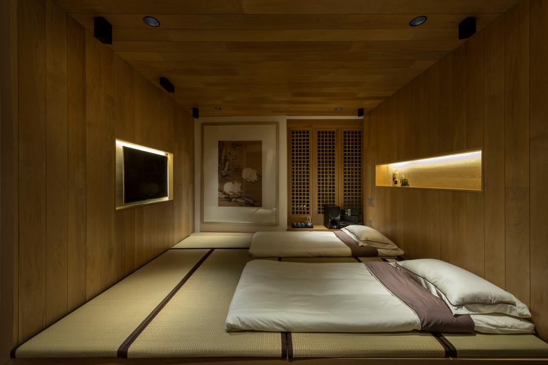Oceanfront, akiHAUS, Traditional, Bedroom, Condo, Deck Ceiling, Wood, Panel, Window, Painting, Tatami, Concealed Lighting, Console, Zen, Platform, Electronics, Entertainment Center, Indoors, Room